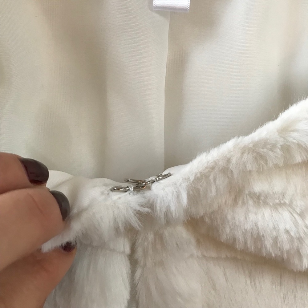 White mink faux fur shrug coat - Picture 7 of 8
